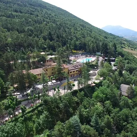 酒店 Pineta Ristorante In Fabriano 3*