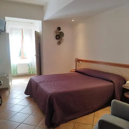 Pineta Ristorante In Fabriano Otel Campodonico (Ancona)