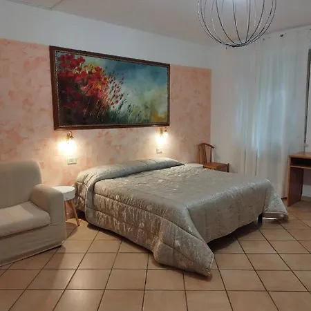 Otel Pineta Ristorante In Fabriano Campodonico (Ancona)