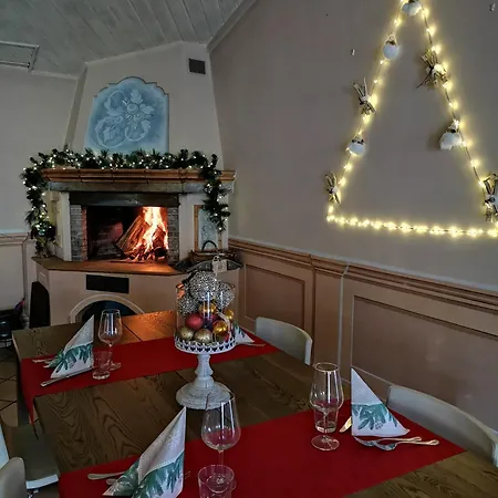 Pineta Ristorante In Fabriano 坎普多尼科