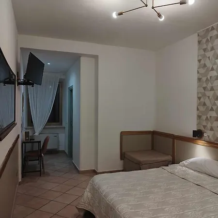 Pineta Ristorante In Fabriano Otel Campodonico (Ancona)
