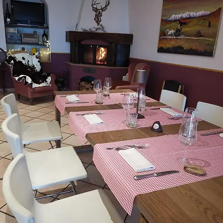 Pineta Ristorante In Fabriano 坎普多尼科