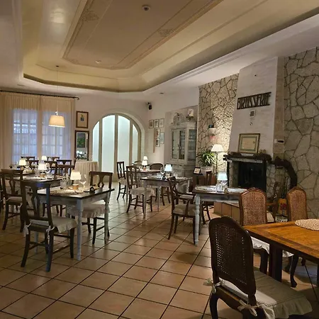 Otel Pineta Ristorante In Fabriano Campodonico (Ancona)