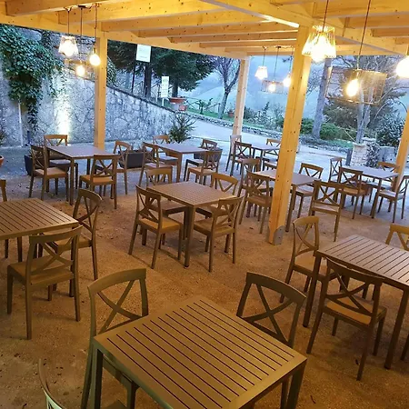 Hotell Pineta Ristorante In Fabriano 3*
