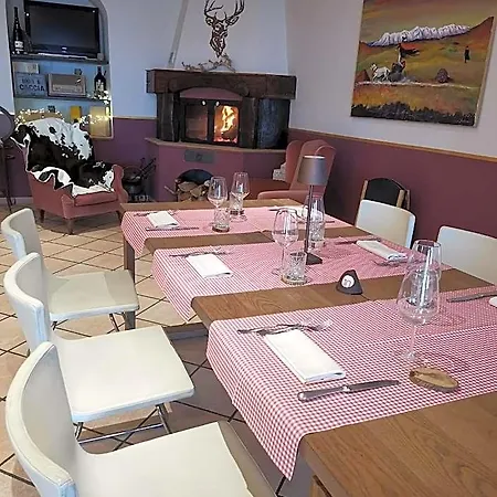 Pineta Ristorante In Fabriano מלון