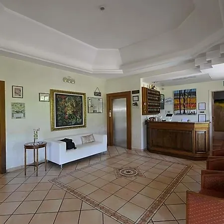 Hotel Pineta Ristorante In Fabriano 3*