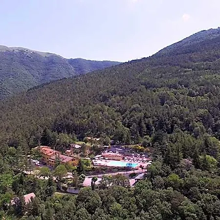 מלון Pineta Ristorante In Fabriano 3*