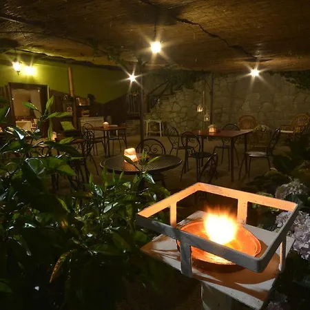 Pineta Ristorante In Fabriano Otel Campodonico (Ancona)