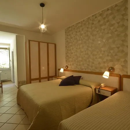 Pineta Ristorante In Fabriano Hotel Campodonico (Ancona)