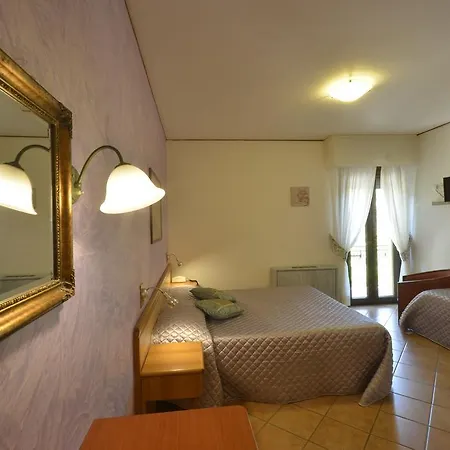 Szálloda Pineta Ristorante In Fabriano 3*