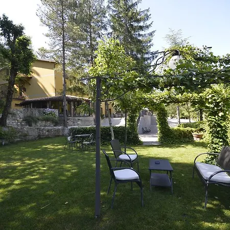 酒店 Pineta Ristorante In Fabriano 3*