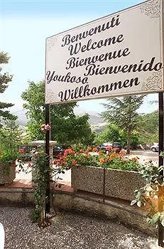 Pineta Ristorante In Fabriano 坎普多尼科