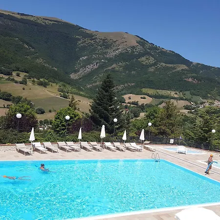 Otel Pineta Ristorante In Fabriano Campodonico (Ancona)